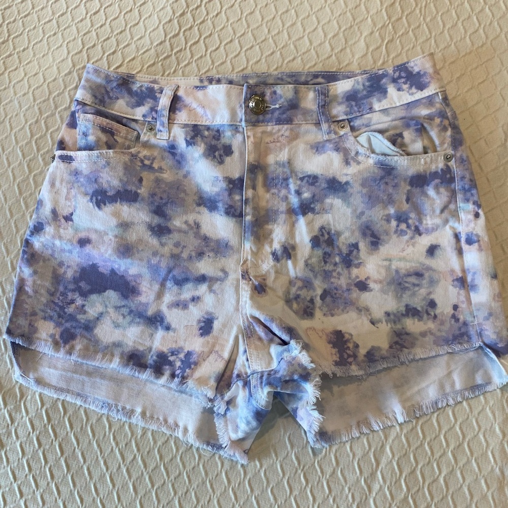 Wild Fable Blue and Cream Tie-Dye Jean Shorts. Color splash. Size 8. High waist.